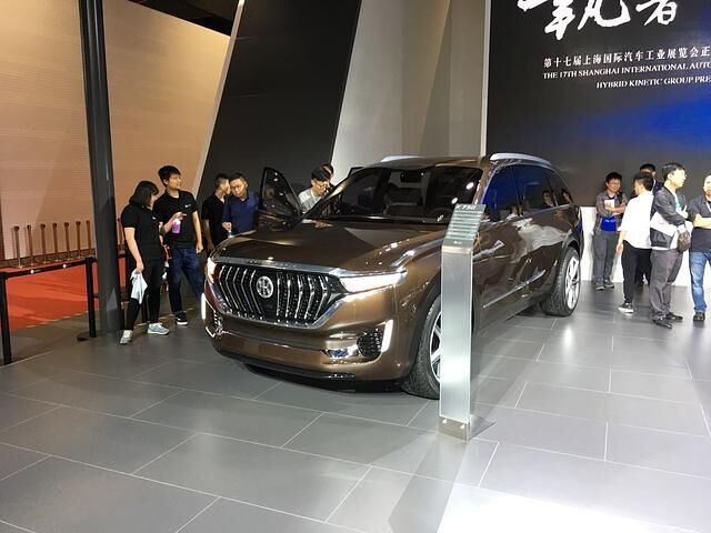 Neben dem fünfsitzigen K550 gibt es außerdem noch den K750 in Shanghai zu sehen, der Platz für sieben Passagiere bietet
