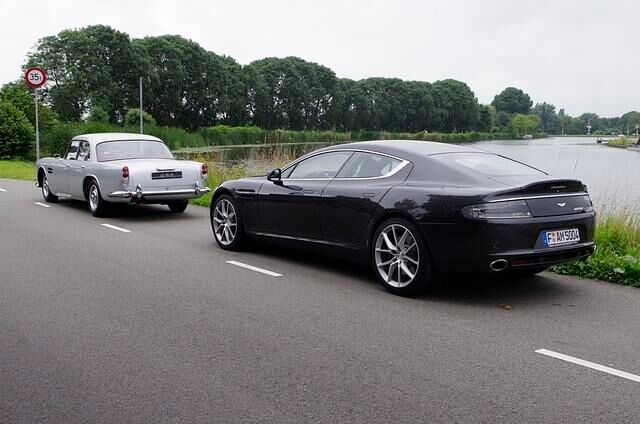 Der Aston leistet 560 PS