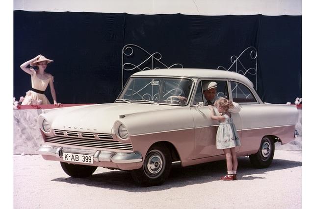Ford Taunus 17 M P2 als zweitürige Limousine in der Basisausstattung