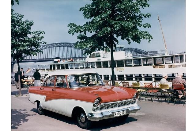 Ford Taunus 17 M P2 als viertürige Limousine