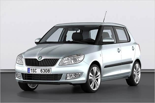 Den stets fünftürigen Fabia gibt es bereits ab 10.580 Euro - ein VW Polo kostet mindestens 12.150 Euro