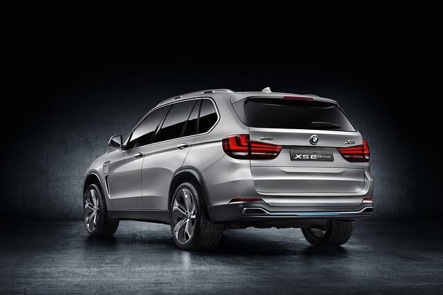Möglich wird das durch den Hybridantrieb, der sich aus einem Vierzylinder-Benziner und einem, ebenfalls von BMW entwickelten, Elektromotor zusammensetzt