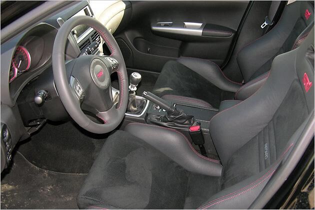 Im Impreza WRX STI Sport sind Recaro-Sportsitze serienmäßig