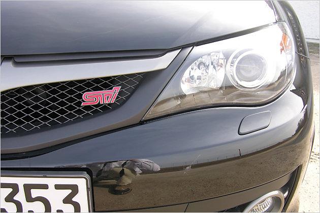 Klarer Hinweis im Kühlergrill: Dieser Impreza hat es in sich