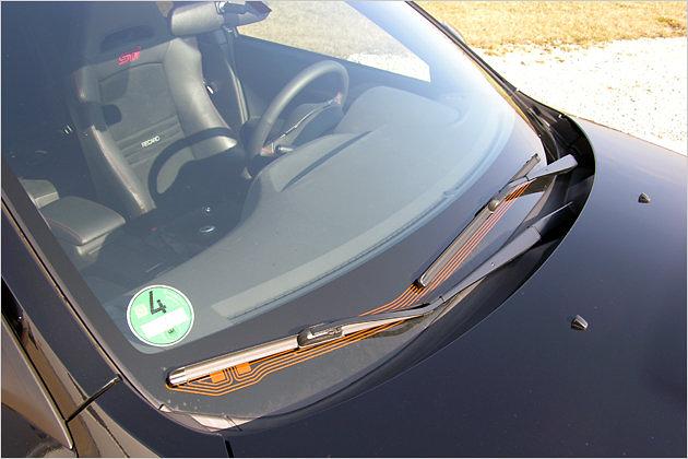 Typisch für Subaru sind die beheizbaren Auflageflächen der Scheibenwischer