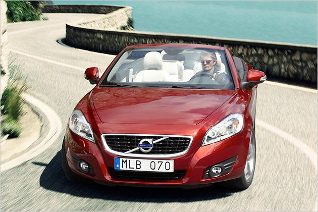Neuer Kühlergrill mit großem Volvo-Logo