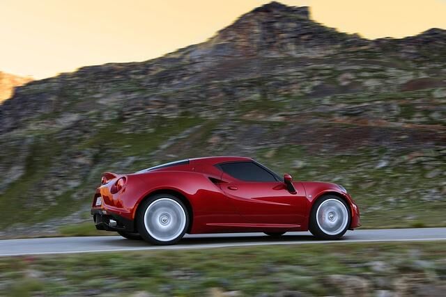 MIt dem Alfa Romeo 4C haben die Italiener wieder einen echten Sportwagen im Programm