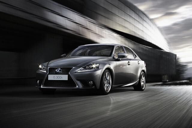 Der Lexus IS erhält einen Hybridantrieb