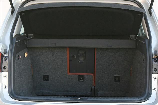 Der Kofferraum fasst 470 Liter ...