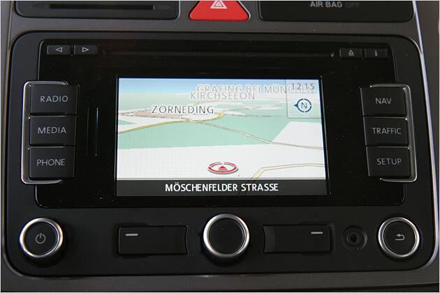Einfach zu bedienendes Radio mit Navigationssystem