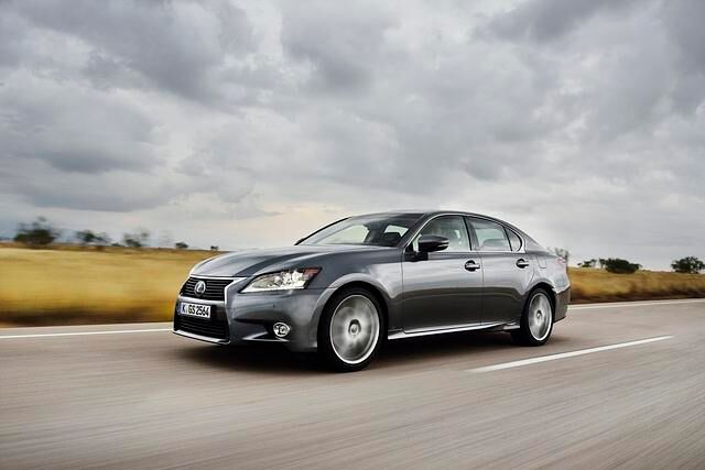 Lexus ordnet sein Angebot in der oberen Mittelklasse neu und stärkt die Hybridfraktion.
