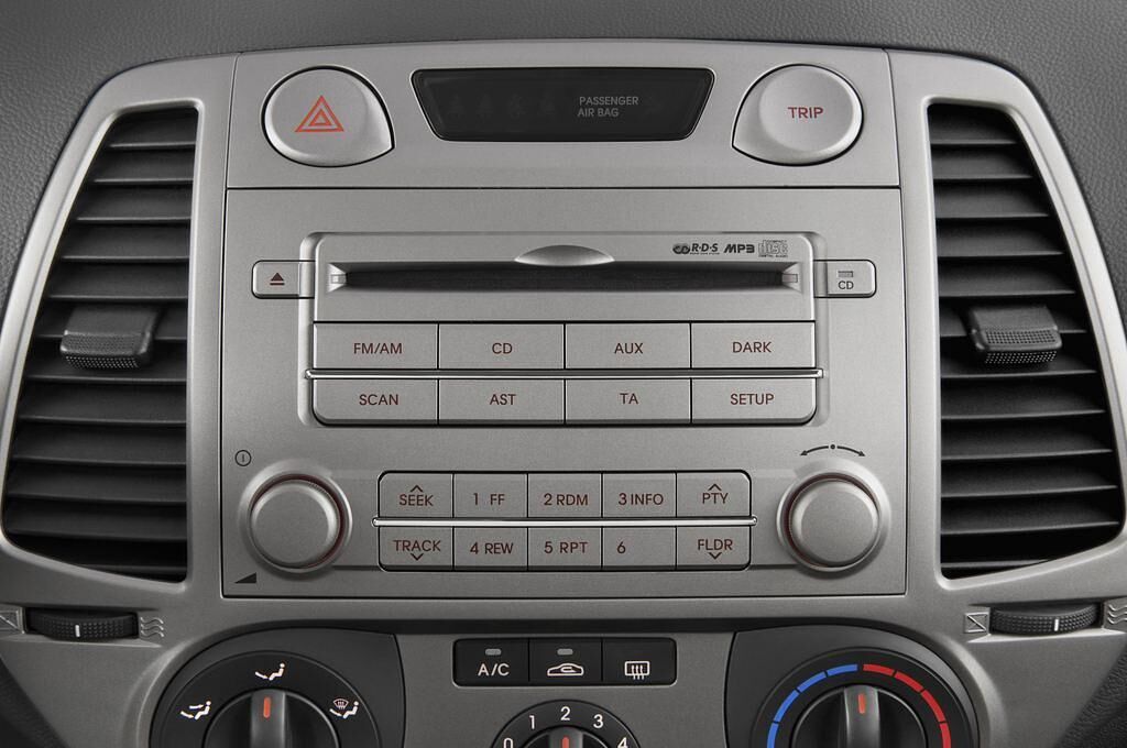 Hyundai I20 (Baujahr 2010) Style 3 Türen Radio und Infotainmentsystem