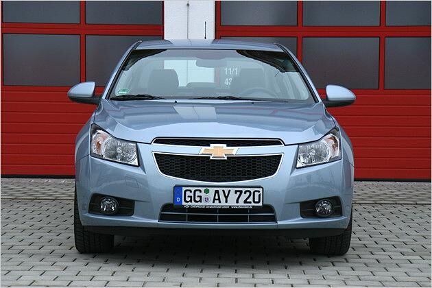 Sicken auf der Motorhaube lockern das Design auf