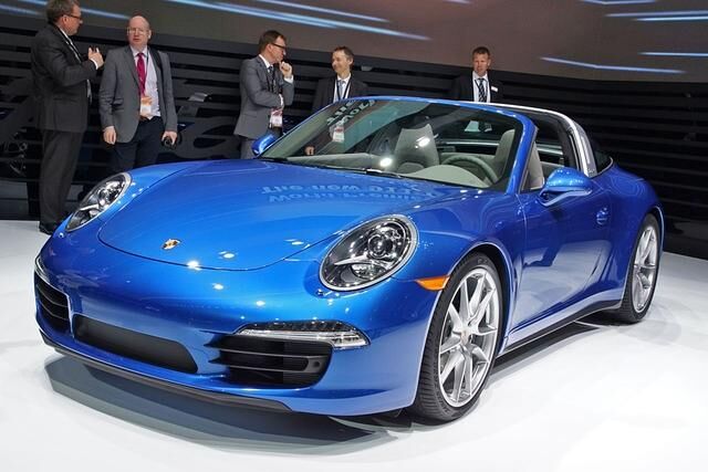 Wie BMW zitiert auch Porsche mit dem wiederbelebten 911 Targa die Vergangenheit.
