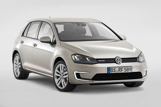 Für Interessenten mit dem Wunsch nach mehr Unabhängigkeit bieten die Wolfsburger daher ab Mitte nächsten Jahres eine Plug-in-Hybridversion des Golf