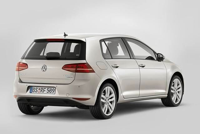 Mit einer maximalen elektrischen Reichweite von 50 km kann man bei ausgeklügelter Ladestrategie analog zum e-Golf ebenfalls so fahren, dass der 110 kW/150 PS starke Direkteinspritzer nie zum...