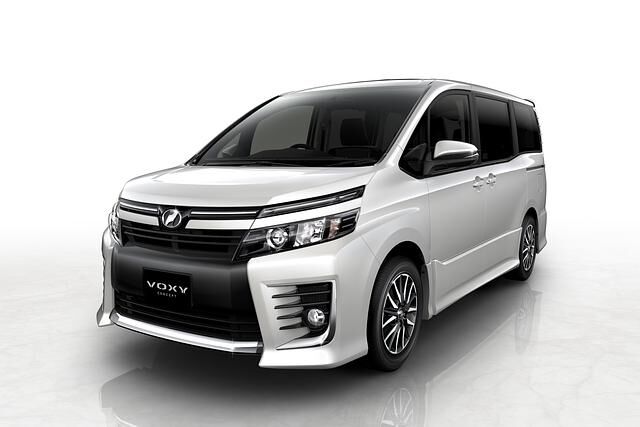 Darüber hinaus zeigt der Autobauer dem japanischen Publikum neue Modelle für den heimischen Markt: So zum Beispiel mit dem Voxy Concept eine seriennahe Studie eines Siebensitzer mit besonders tief...