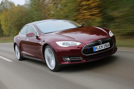 Elektroauto Tesla Model S - KBA gibt Entwarnung
