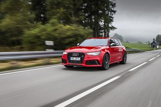 Wer mit einem optimierten Audi liebäugelt, mit dem Platzangebot des S3 jedoch nicht zufrieden ist, findet im Portfolio der Kemptener seit November auch den RS6 mit 515 kW/700 PS.