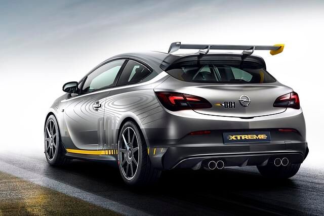 Der Zweiliter-Turbomotor im Astra OPC Extreme entfaltet eine Leistung von mehr als 300 PS