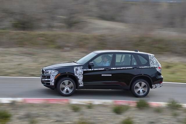 Der X5 entfaltet damit klassische BMW-Sechszylinder-Dynamik, weil sich die Kraftentfaltungen der zwei Herzen bestens ergänzen
