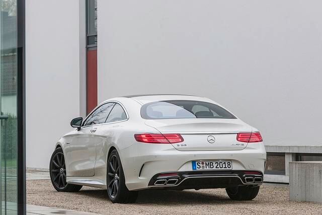 Den Antrieb übernimmt ein V8-Biturbo