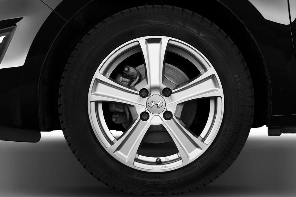 Hyundai I20 (Baujahr 2012) Classic 5 Türen Reifen und Felge