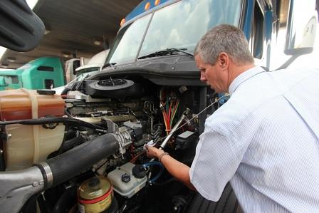 Henry Albert beim Warner Truck Center in Salt Lake City