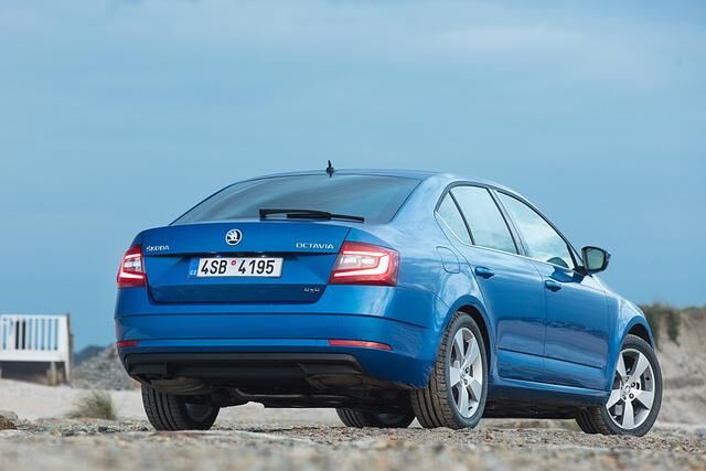 Musste Skoda früher oftmals erst die abgelegte Technik der Konzernmutter Volkswagen auftragen, dürfen sich die Tschechen mittlerweile mehr oder weniger nach Herzenslust im Regal bedienen
