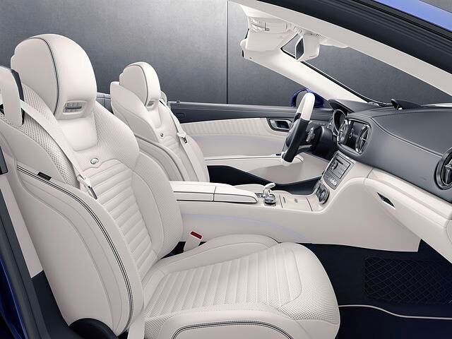 Als Sondermodell Designo Edition bietet der Mercedes SL im Innenraum einige Akzente in Weiß