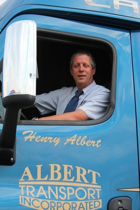 Henry Albert beim Warner Truck Center in Salt Lake City