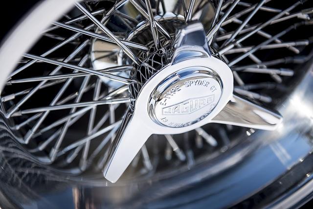 Liebe zum Detail: Auf dem Zentralverschluss der Speichenräder steht neben Jaguar E-Type auch der neue Name Spyder GT 