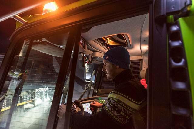 Der alte Hydraulik-Antrieb war viel lauter“, erklärt uns der Schneekatzen-Fahrer, und auch viel ruppiger sei er gewesen