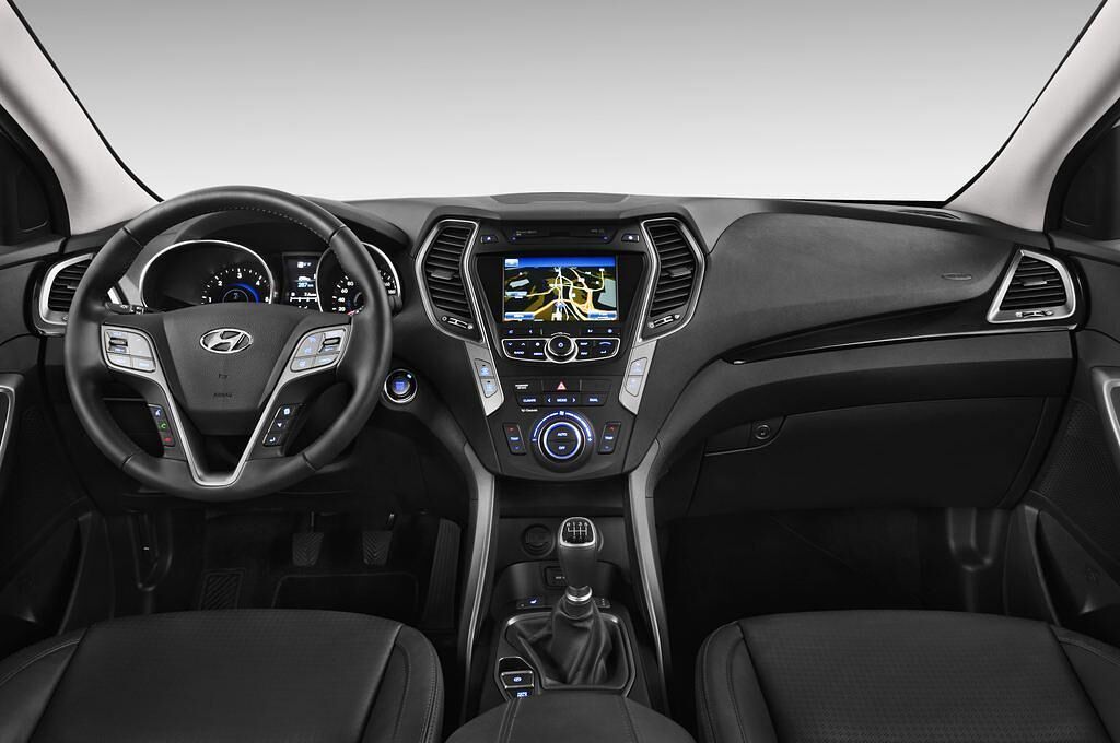 Hyundai Santa Fe (Baujahr 2013) Premium 5 Türen Cockpit und Innenraum