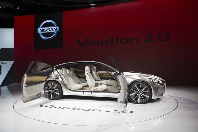 Auf der Showbühne entfalten die sich gegenläufig öffnenden Türen des Nissan V-Motion 2.0 Concept ihre Wirkung