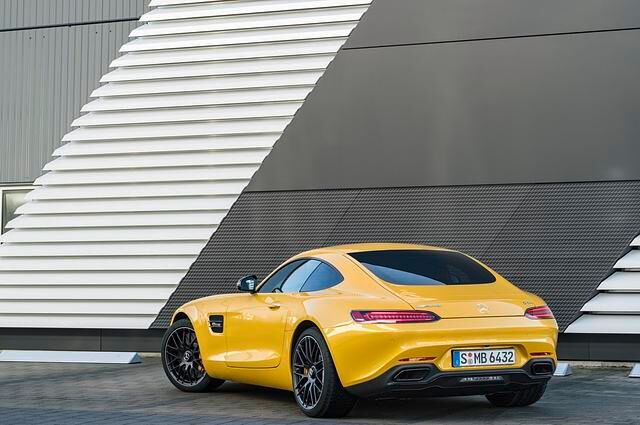 410 KW/557 stellt der 4,0-Liter-V8-Biturbo des AMG GT C zur Verfügung