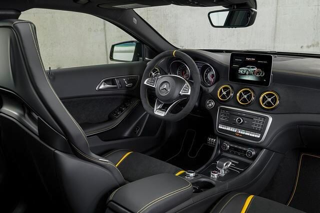 Günstigstes Modell in der Editions-Riege der 381-PS-Sportler ist der A 45 AMG Yellow Night Edition für 59.143 Euro