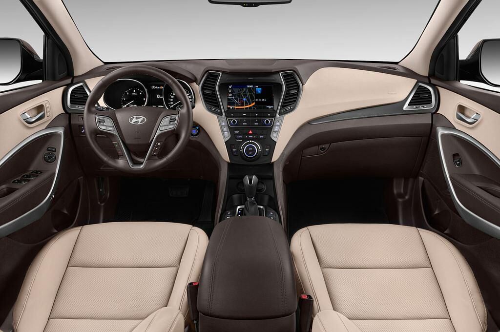Hyundai Santa Fe (Baujahr 2016) Premium 5 Türen Cockpit und Innenraum
