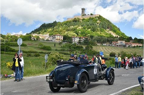 Startnummer 63, Bugatti Typ 40, rund zwei Stunden nördlich von Rom.