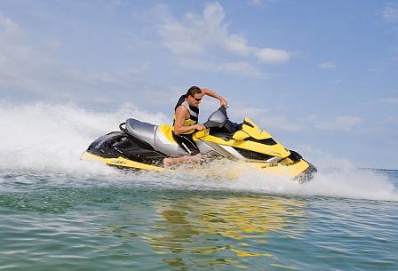 BRP: Ski-Doo Schneemobil