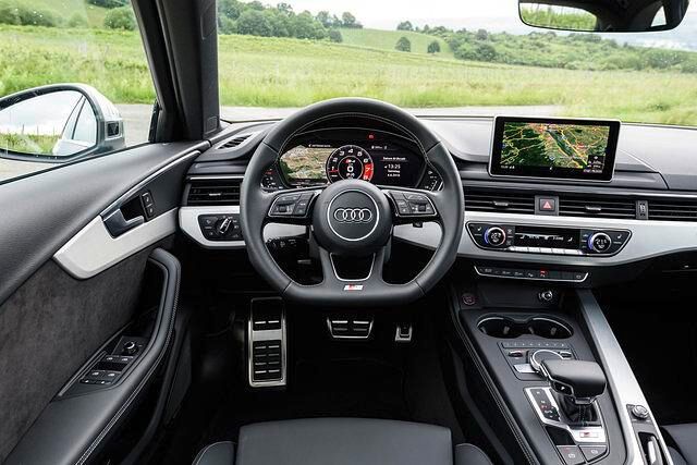 Das Cockpit ist hochwertig gestaltet