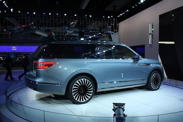 Die Silhouette der Außenhaut ist ein wenig dem britischen Range Rover nachempfunden, der auch in den USA hohes Ansehen genießt