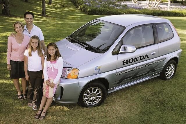 FCX Fuel Cell anno 2005: Hondas erstes Brennstoffzellenfahrzeug im Privatleasing