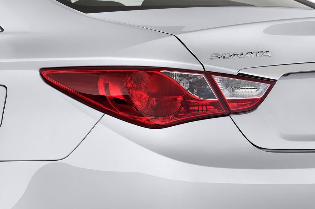 Hyundai Sonata (Baujahr 2010) Comfort 4 Türen Rücklicht