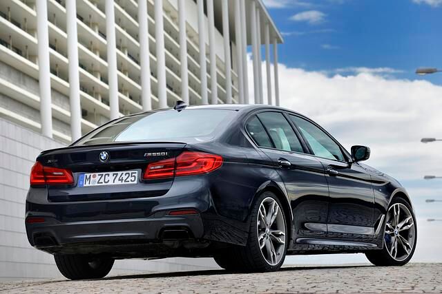 Dank seines 340 kW/462 PS starken Biturbo-V8 beschleunigt es in glatten vier Sekunden aus dem Stand auf 100 km/h. 