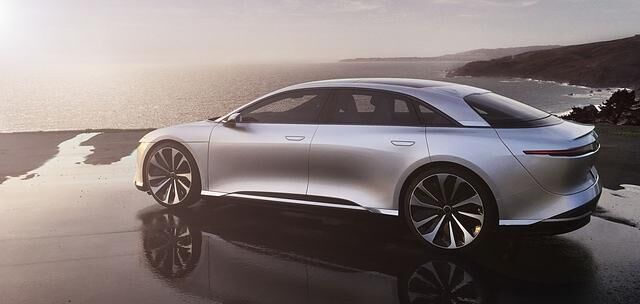 Zudem soll der Air dank einer 130-kWh-Batterie bis zu 640 Kilometer Reichweite bieten