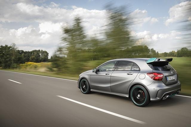 In ihrer aktuellen Ausbaustufe ist der A45 AMG 381 PS stark