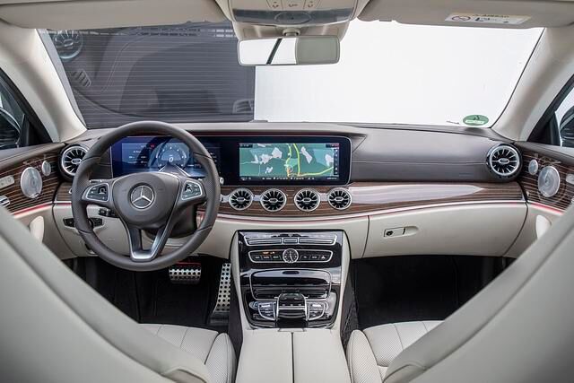 Optional kann man für das E-Klasse Coupé ein Glasdach bestellen