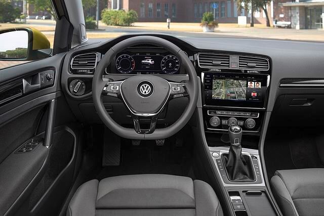 Das Cockpit zeigt sich aufgewertet