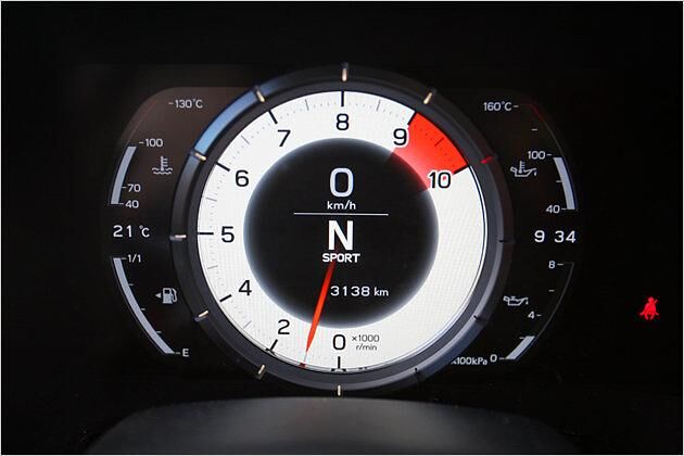 Klare Sache: Die Instrumenten-Anzeige des Lexus LFA wird über einen Bildschirm dargestellt